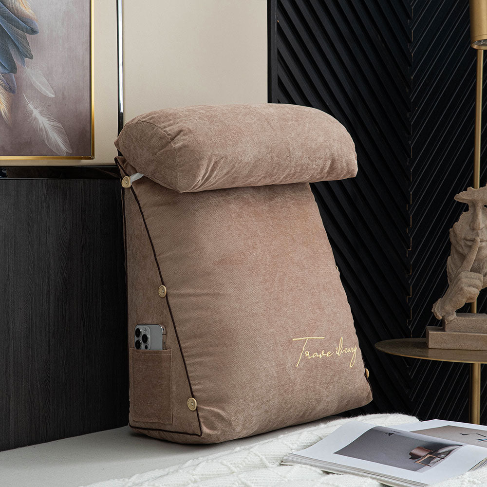 Brown cushioned chair with 'Tr美好' branding in a room setting.