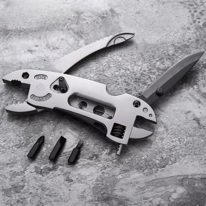 Multitool with knife blade and attachments on a textured surface, branded 'Maldaro'.